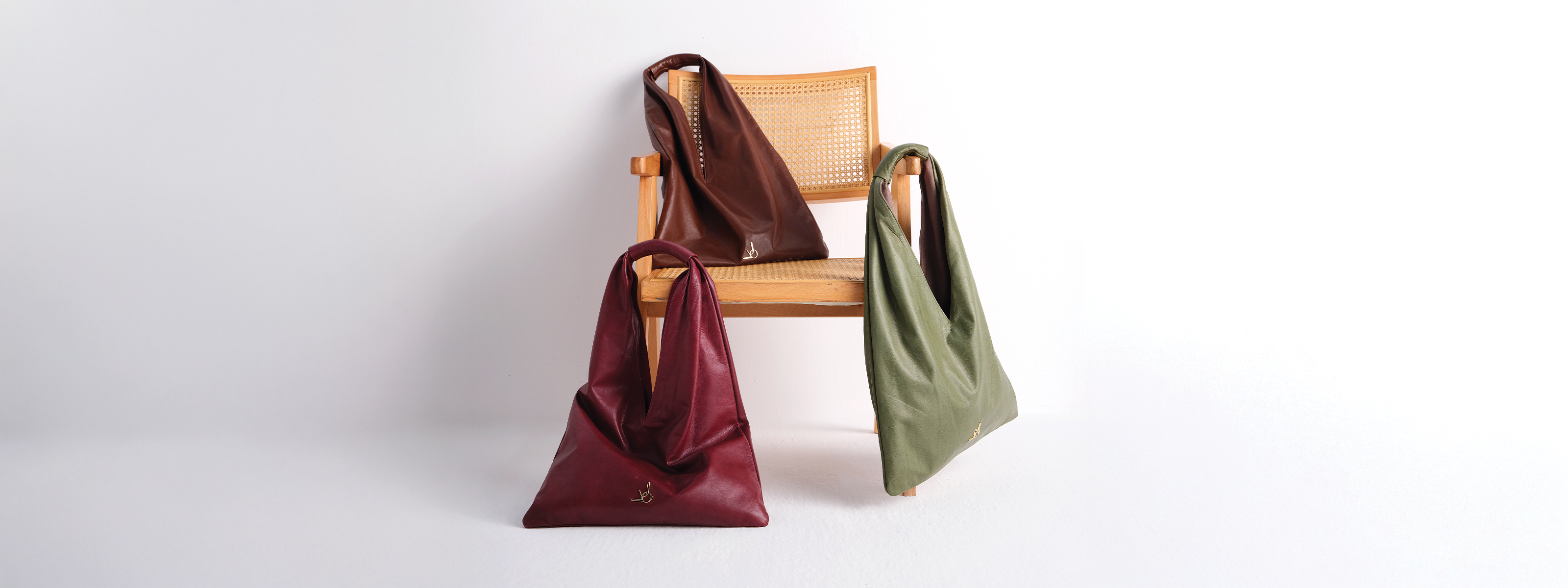 Classic V Shoulder Bag