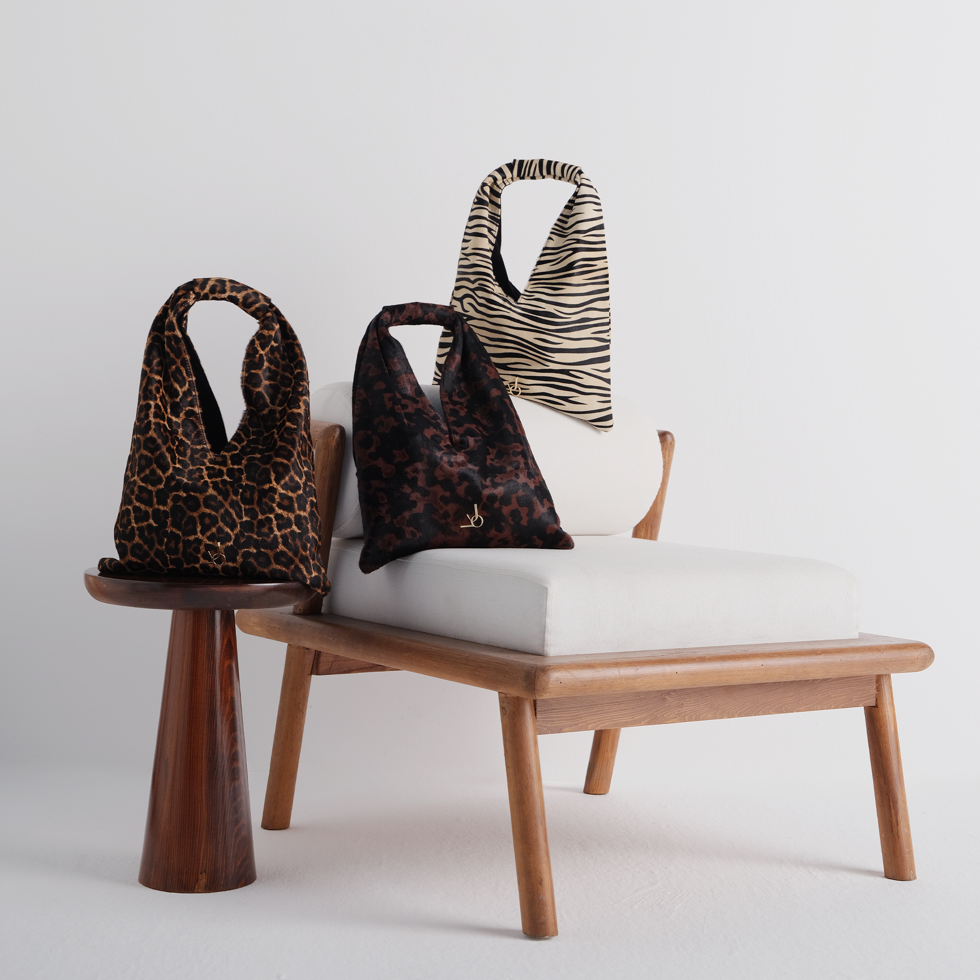 Mini V in Motté Print Calfskin