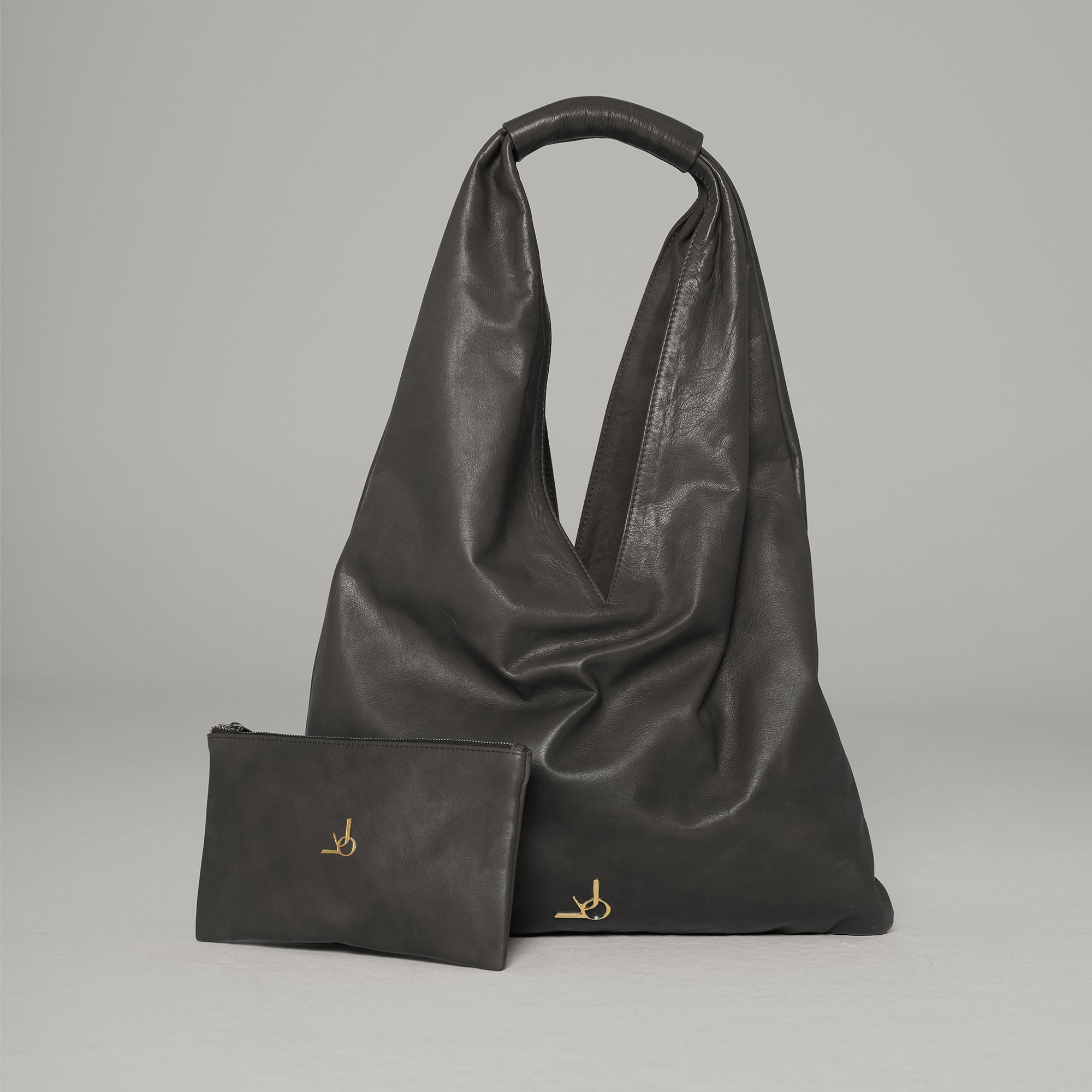 Classic V in Clouded Steel