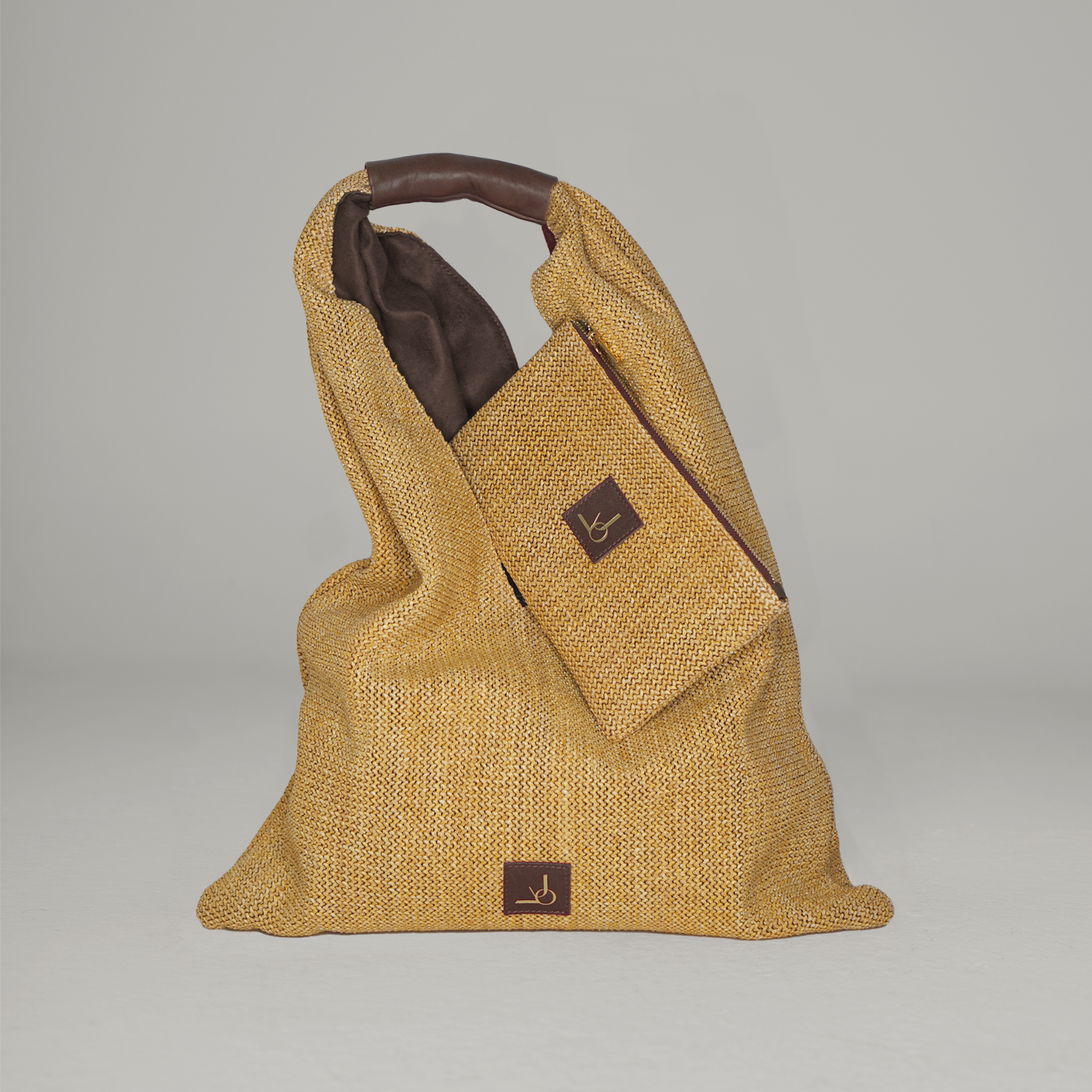 Honey V in Espresso Noir